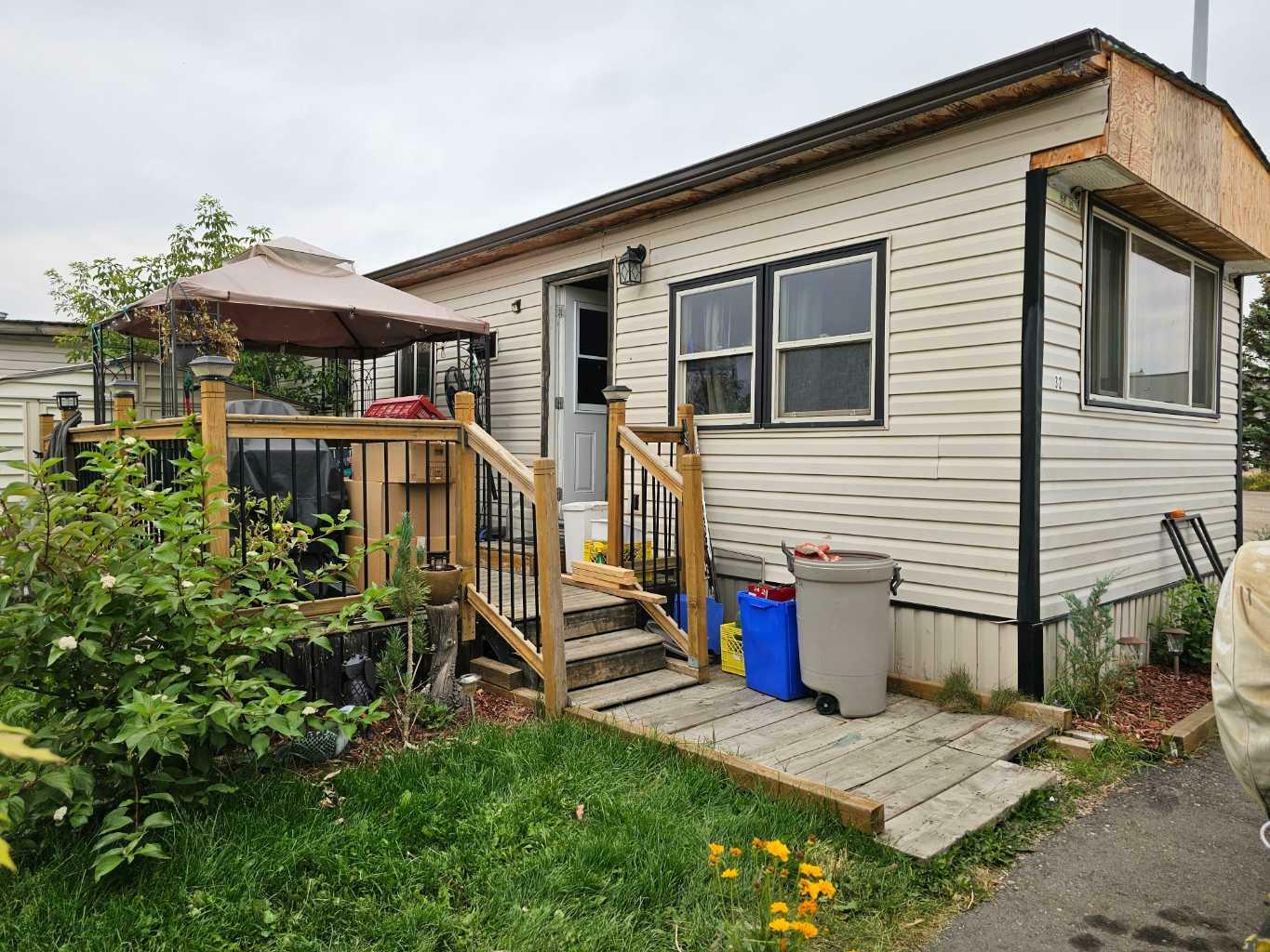 Property Photo: 32, 9531 98 Street 32 AB T8V 2B6