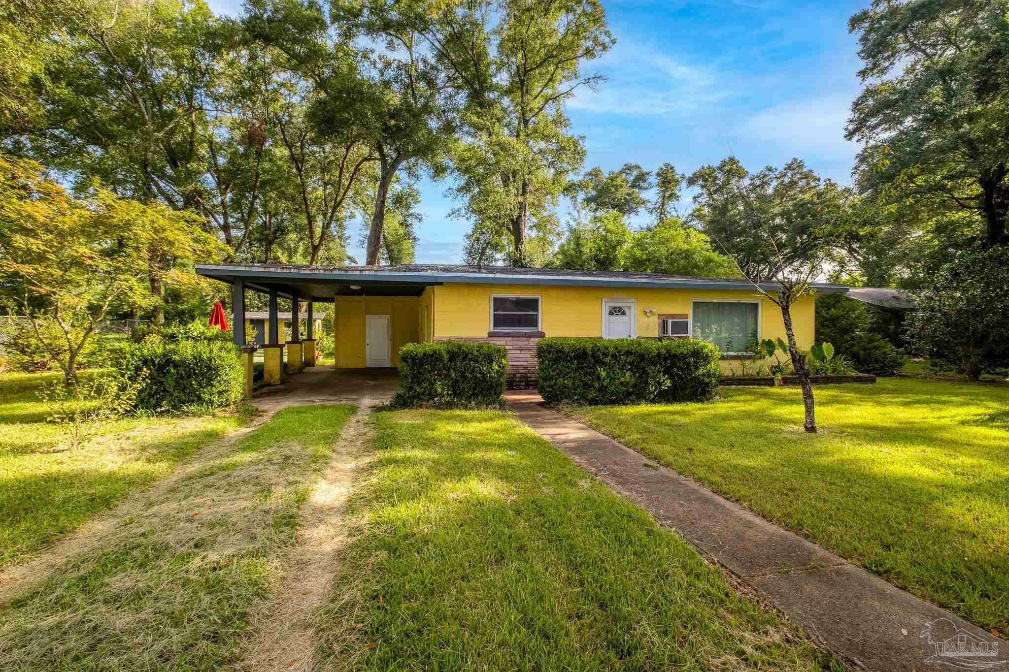 Property Photo: 2900 Longleaf Dr FL 32526