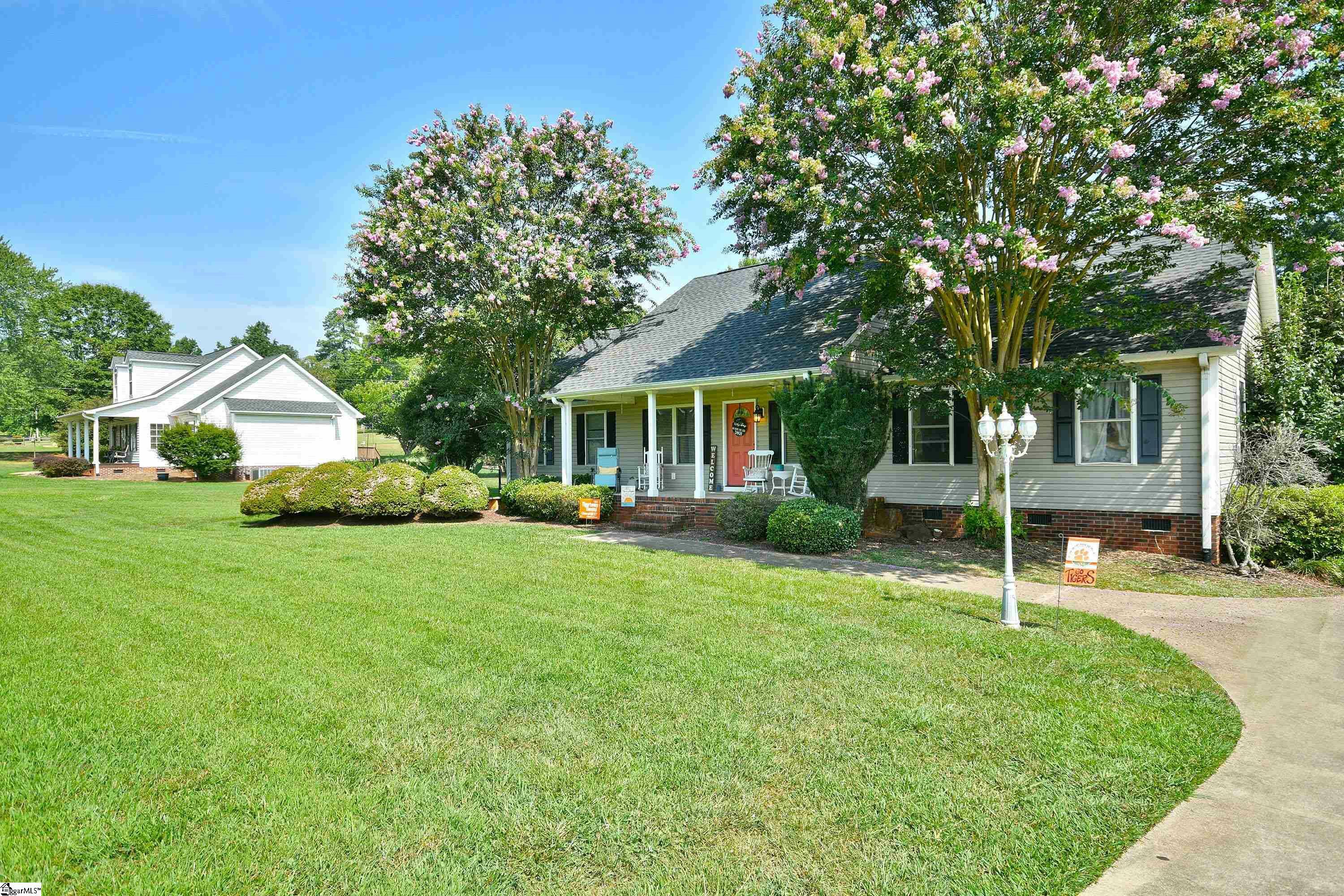 Property Photo: 512 Slickum Road SC 29640