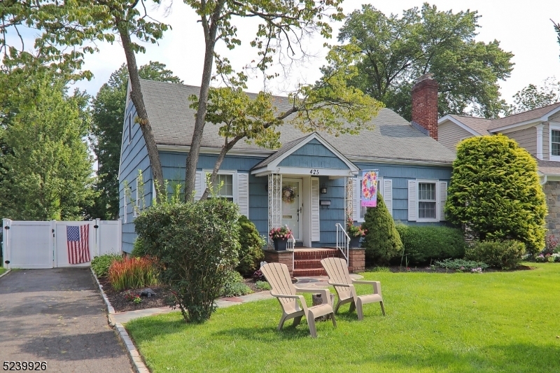 Property Photo: 425 Evergreen Blvd NJ 07076