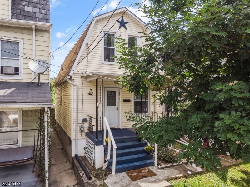 Property Photo:  287 Lincoln St  NJ 08865 