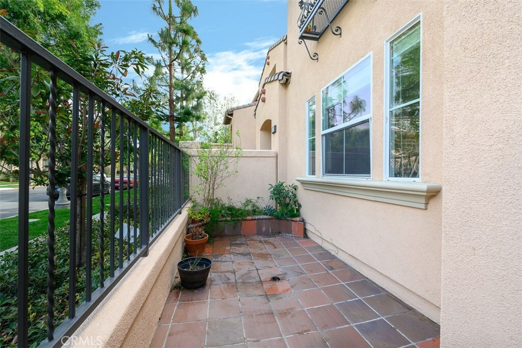 Property Photo:  62 Trailing Vine  CA 92602 