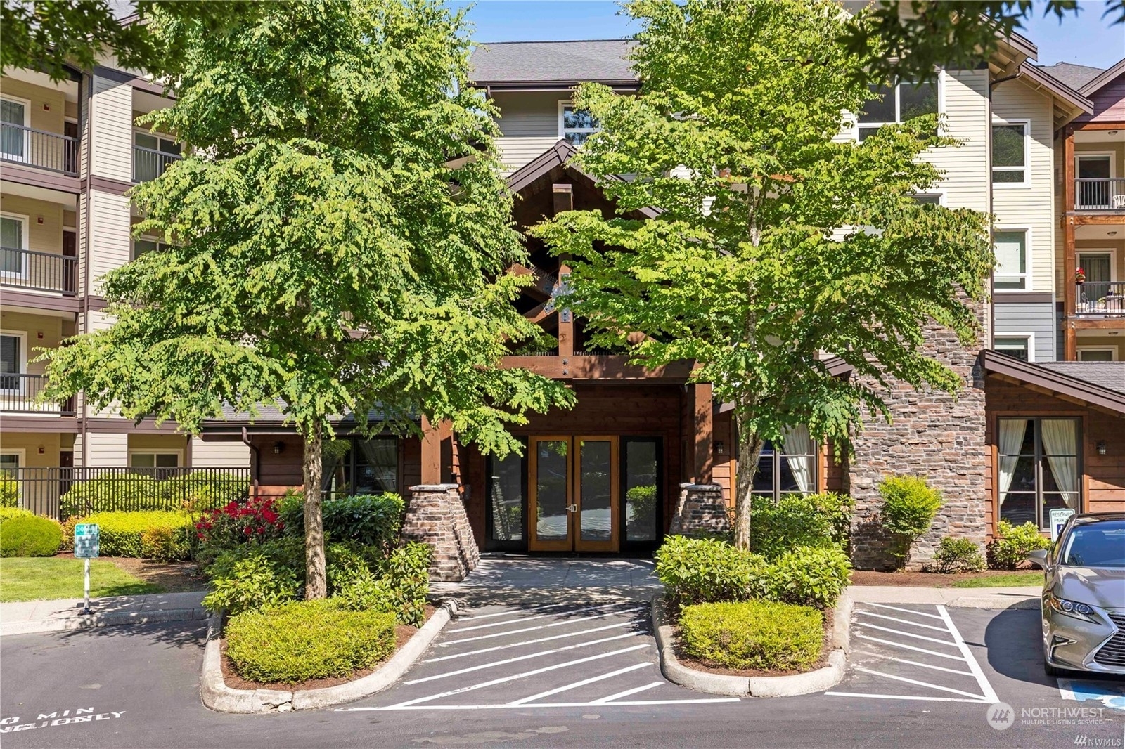 Property Photo: 18707 SE Newport Way 205 WA 98027