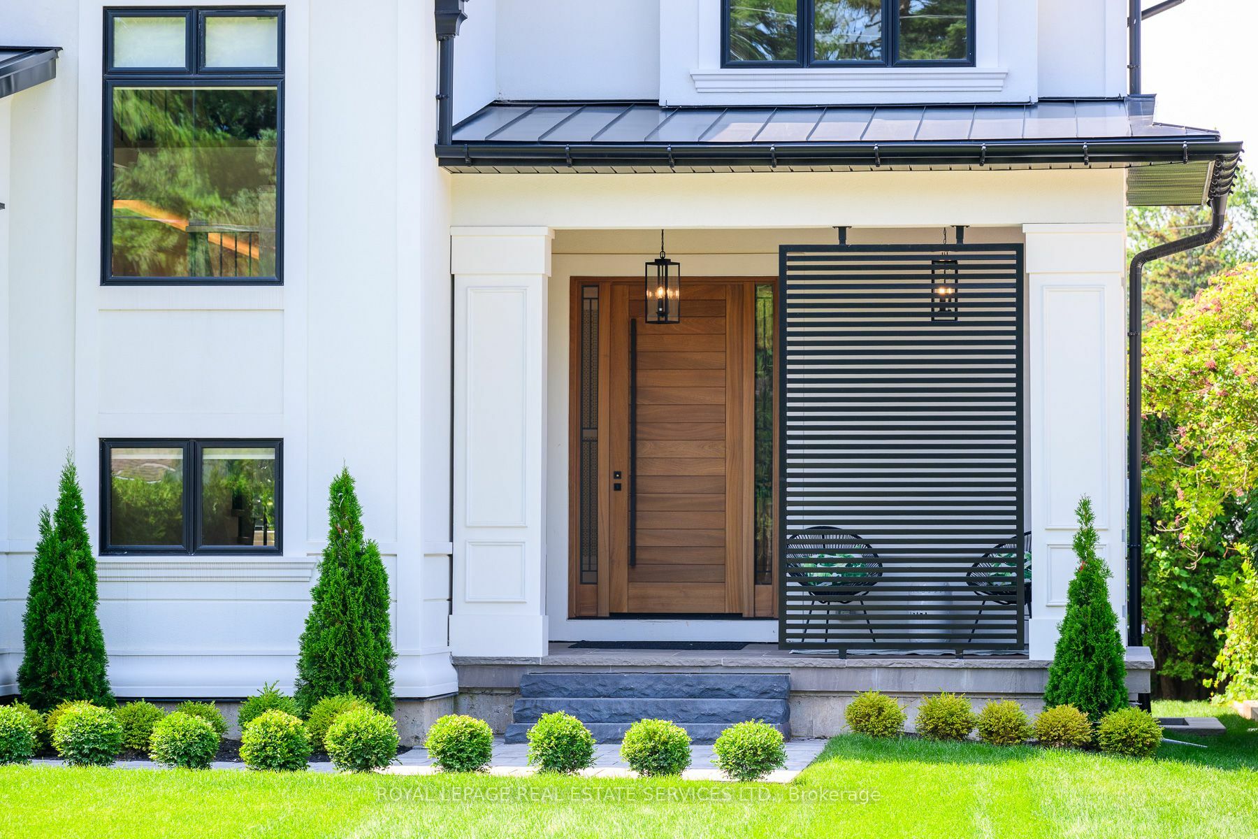 Property Photo: 530 Maplehurst Ave ON L6L4Z1