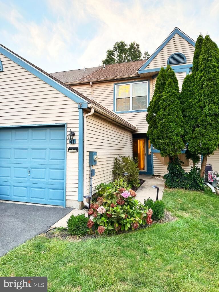 Property Photo:  41 Goldenrod Court  NJ 08690 