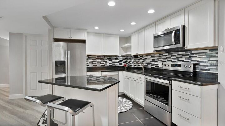 Property Photo:  400 E Colonial Drive 102  FL 32803 