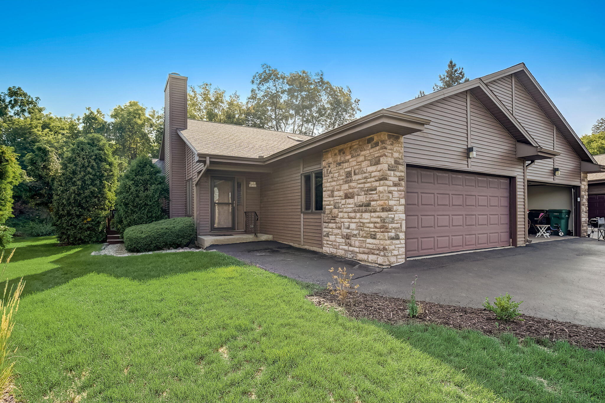 Property Photo: W131n8142 Country Terrace Ln WI 53051