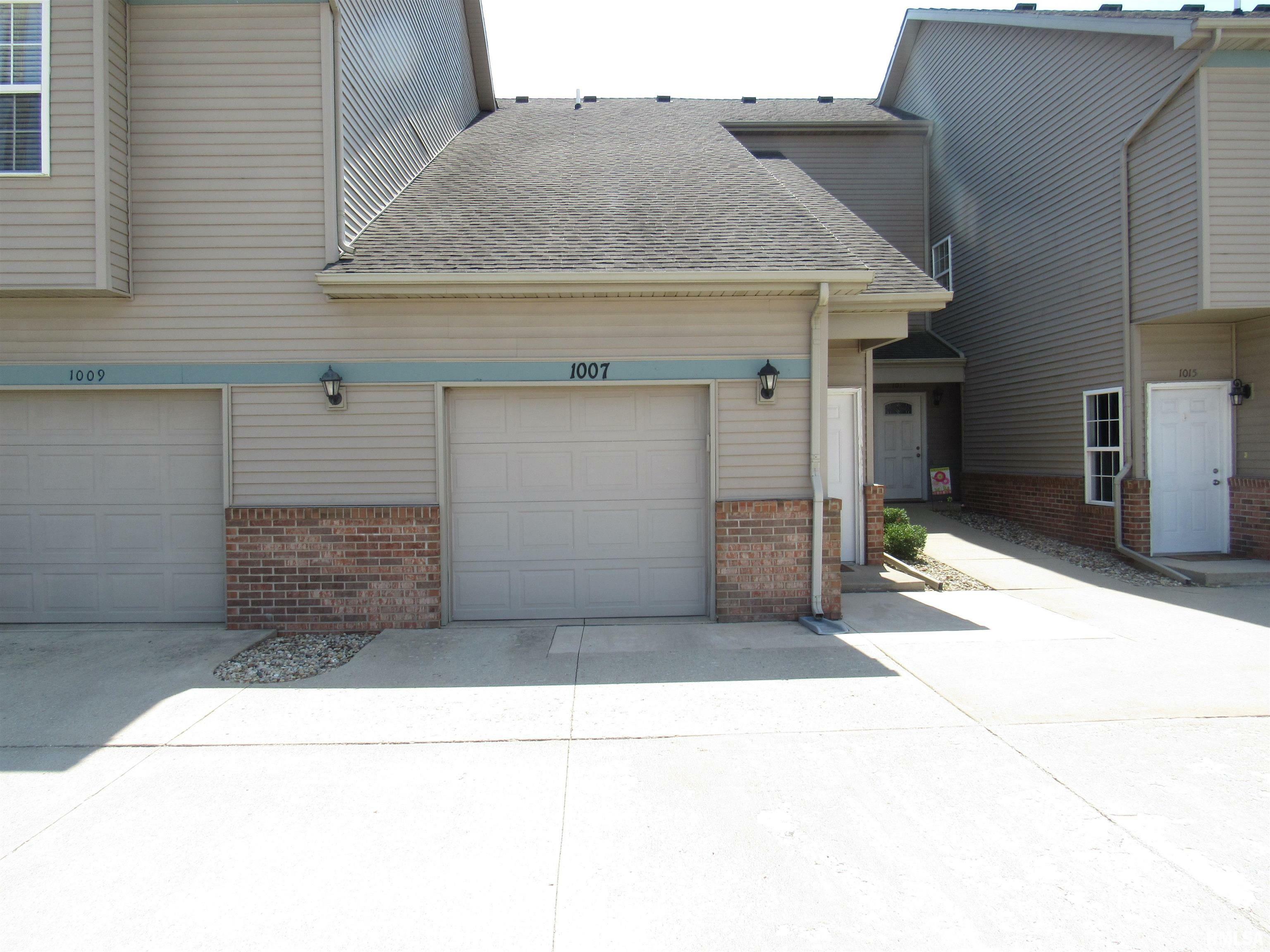 Property Photo:  1007 W Mallard Way  IL 61571 