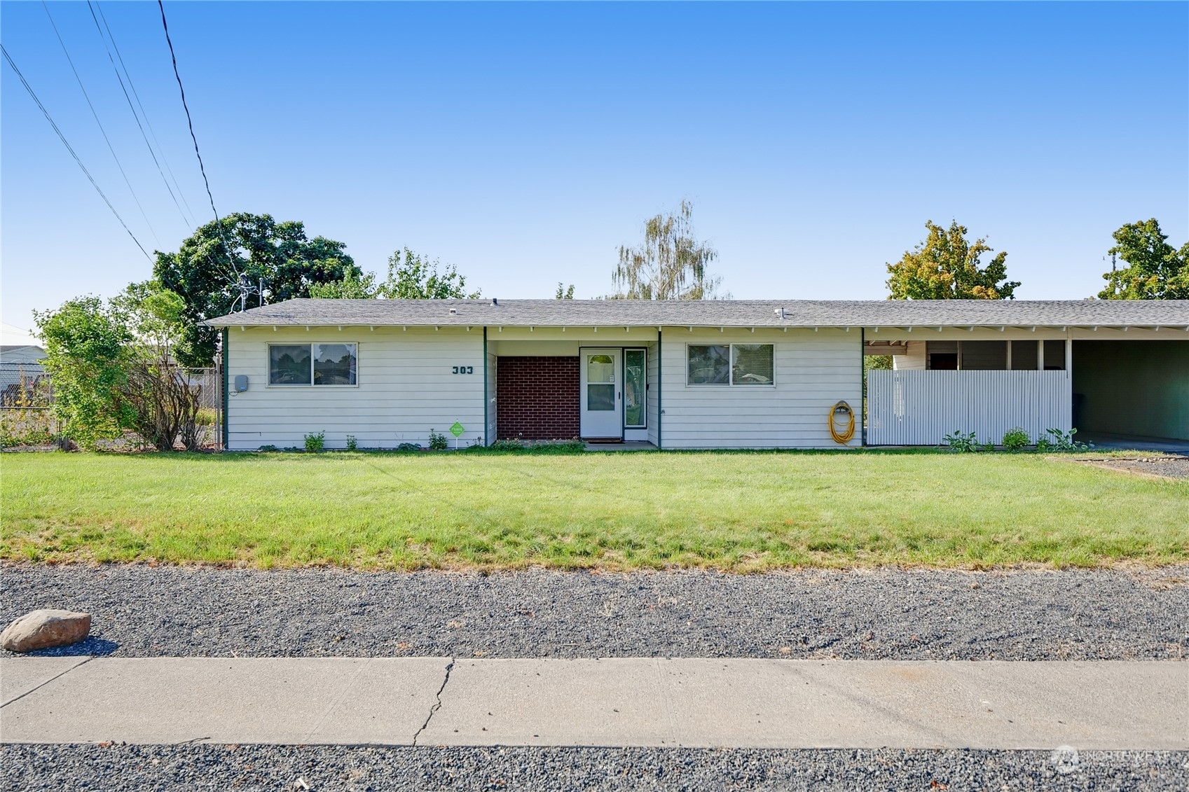 Property Photo:  303 Offutt Drive  WA 98837 