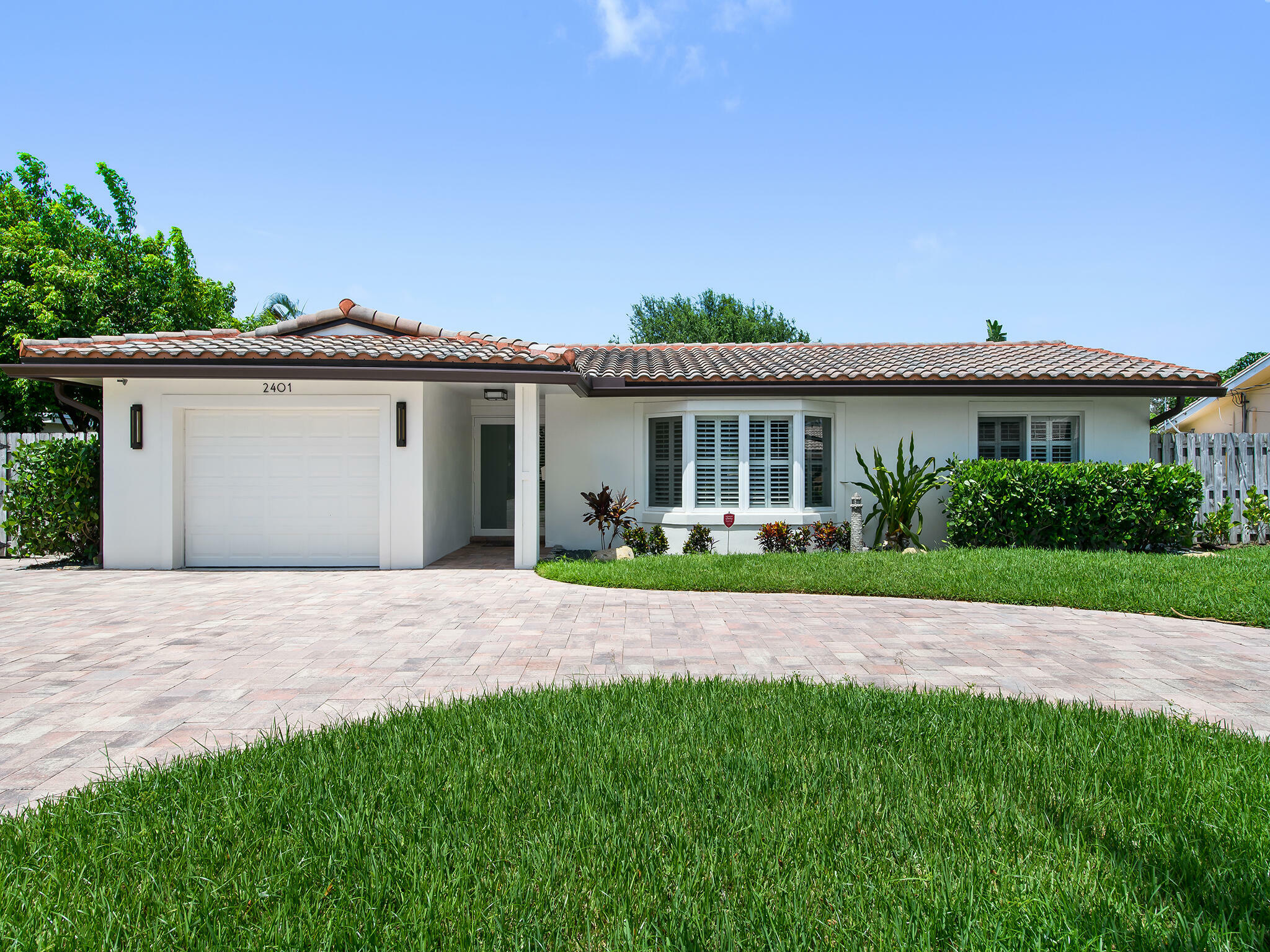 Property Photo: 2401 NE 45th Street FL 33064
