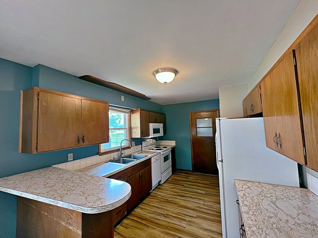 Property Photo: 2415 North 15th Place IA 50501