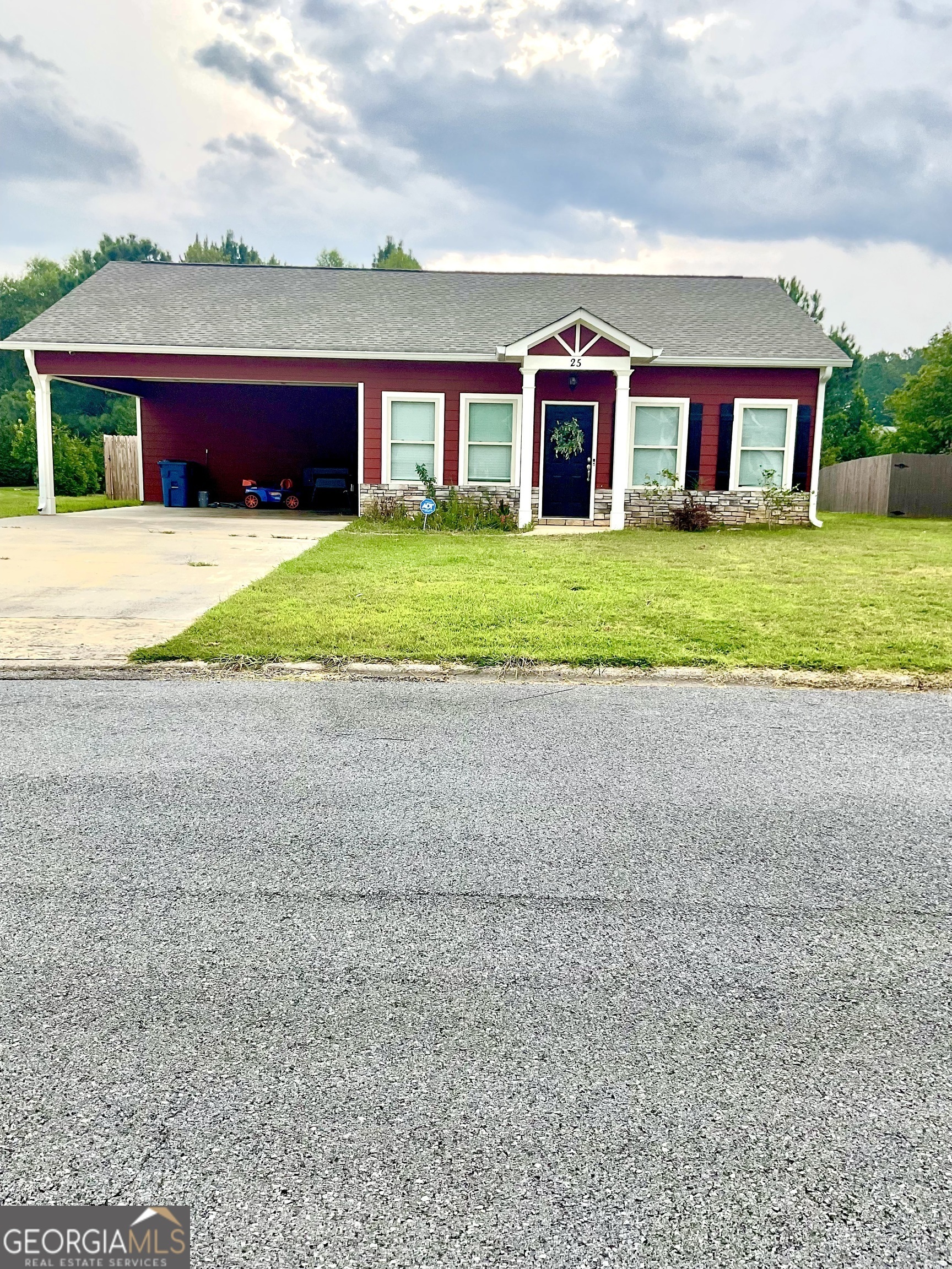 Property Photo: 25 Willowrun Drive SW GA 30165