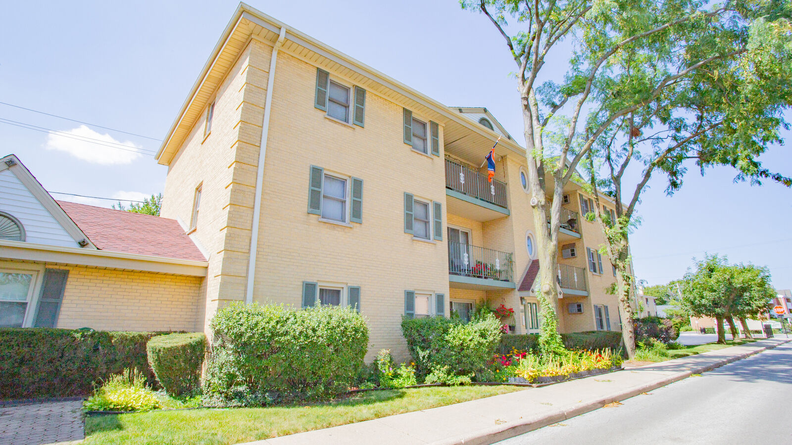 Property Photo:  6565 W Belmont Avenue 104N  IL 60634 