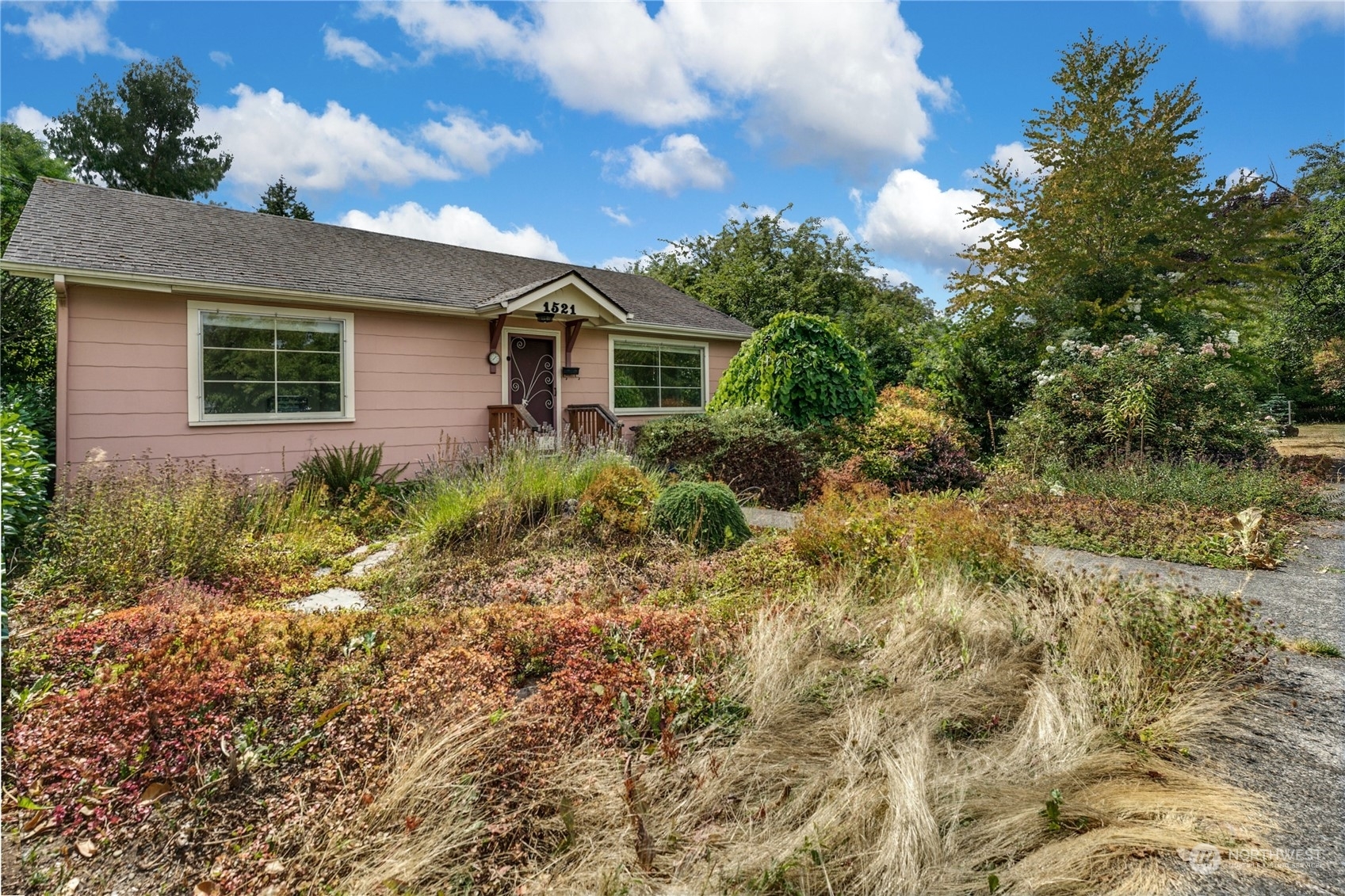 Property Photo:  1521 7th Avenue SW  WA 98502 