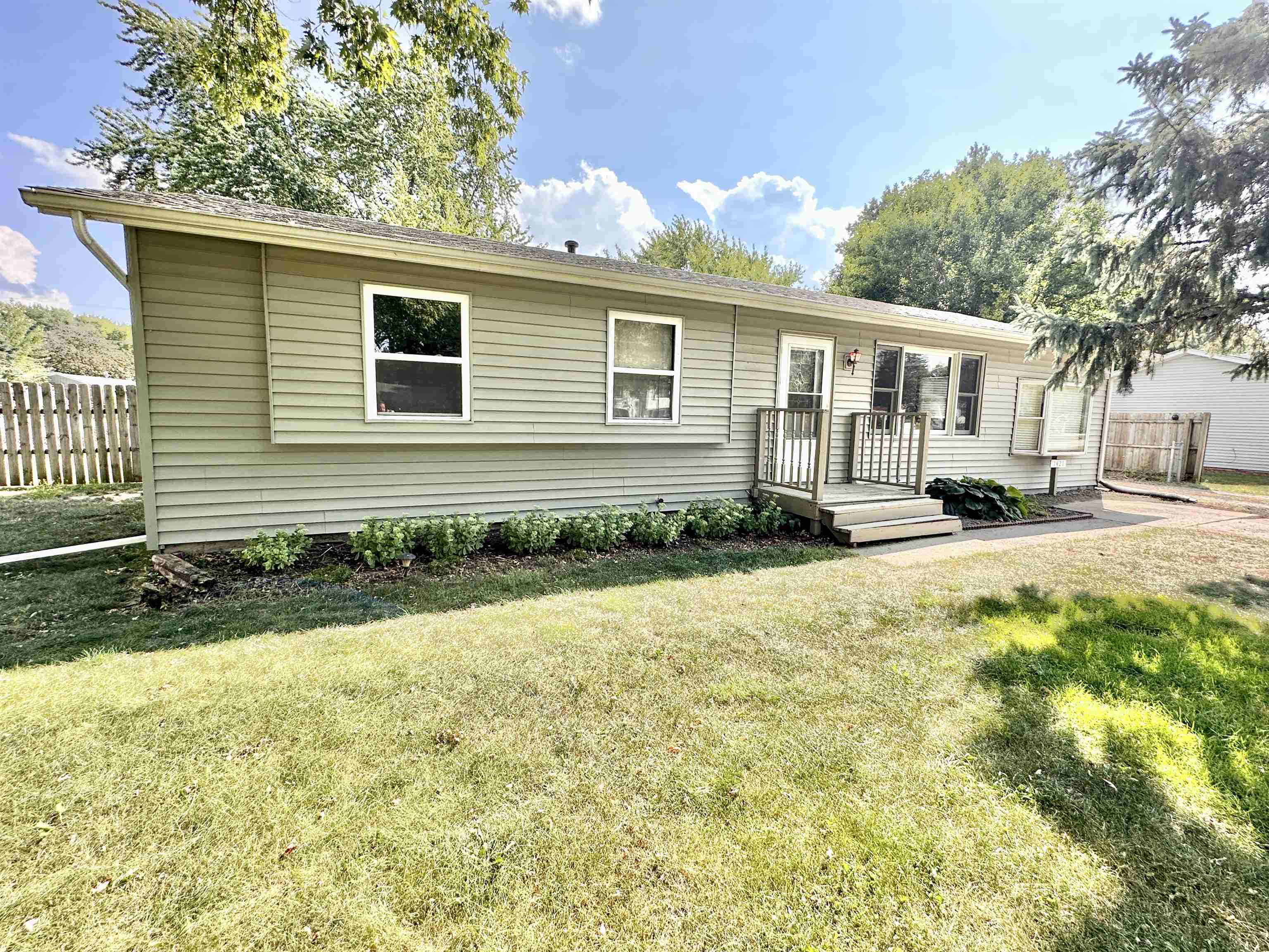 Property Photo: 1421 Arvidson Drive IL 61115