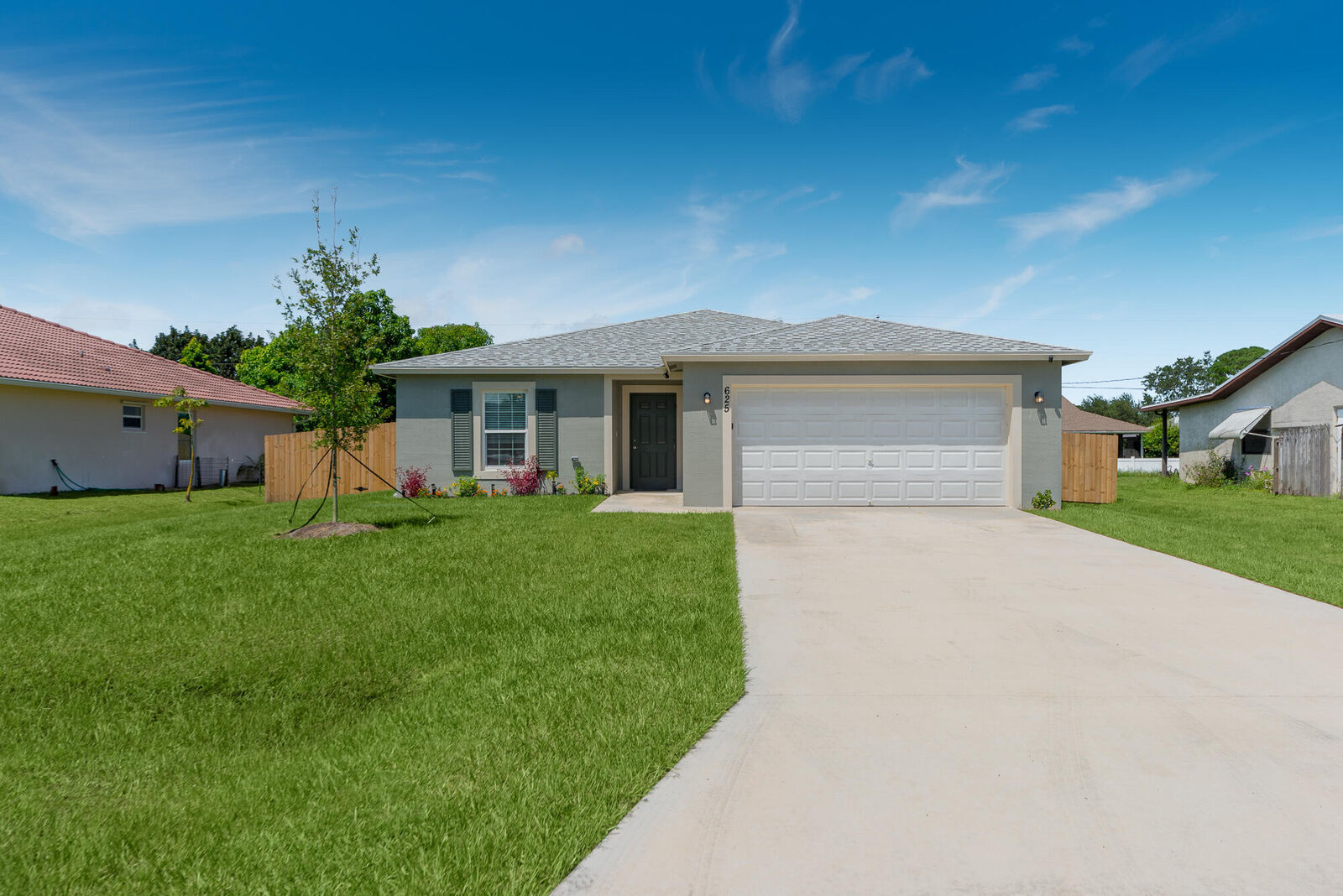 Property Photo:  625 SE Tanner Avenue  FL 34984 