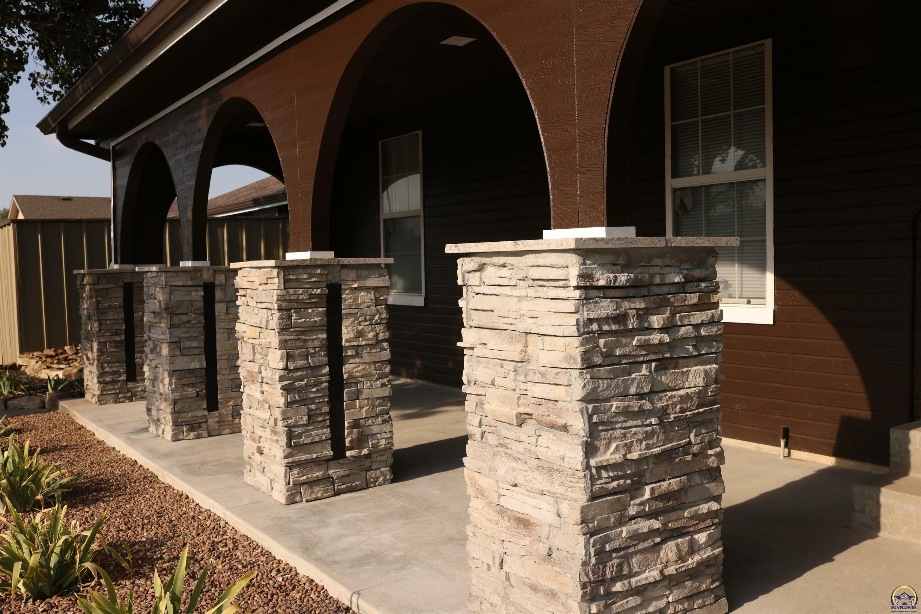 Property Photo: 7040 SW Greenview Dr KS 66619