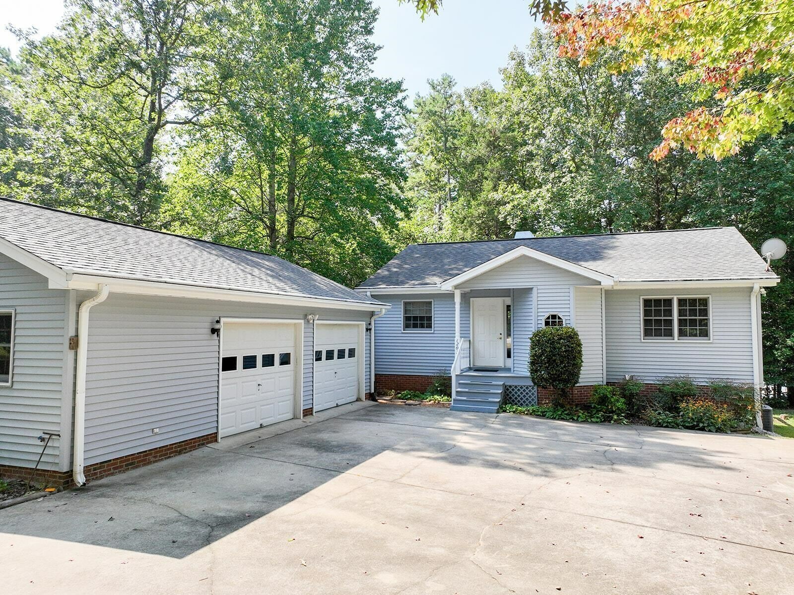 Property Photo:  1203 Chickasaw Drive  SC 29693 