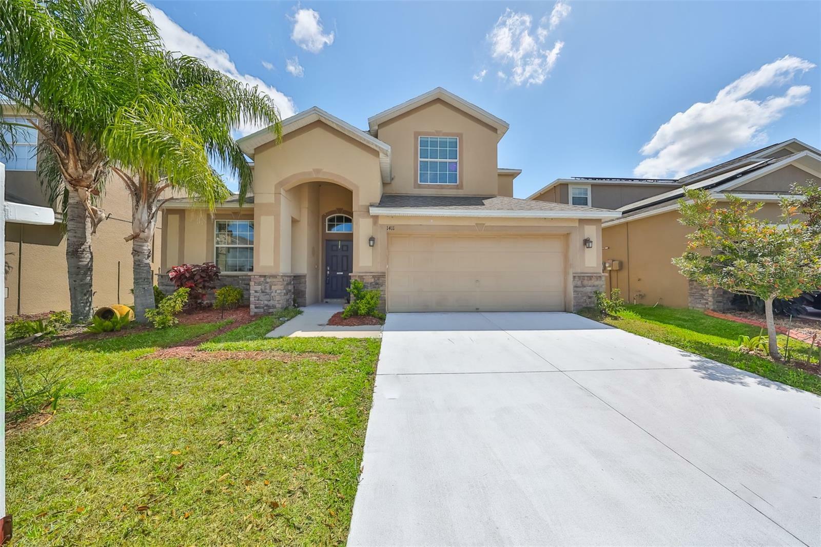 Property Photo: 1411 Oak Pond Street FL 33570