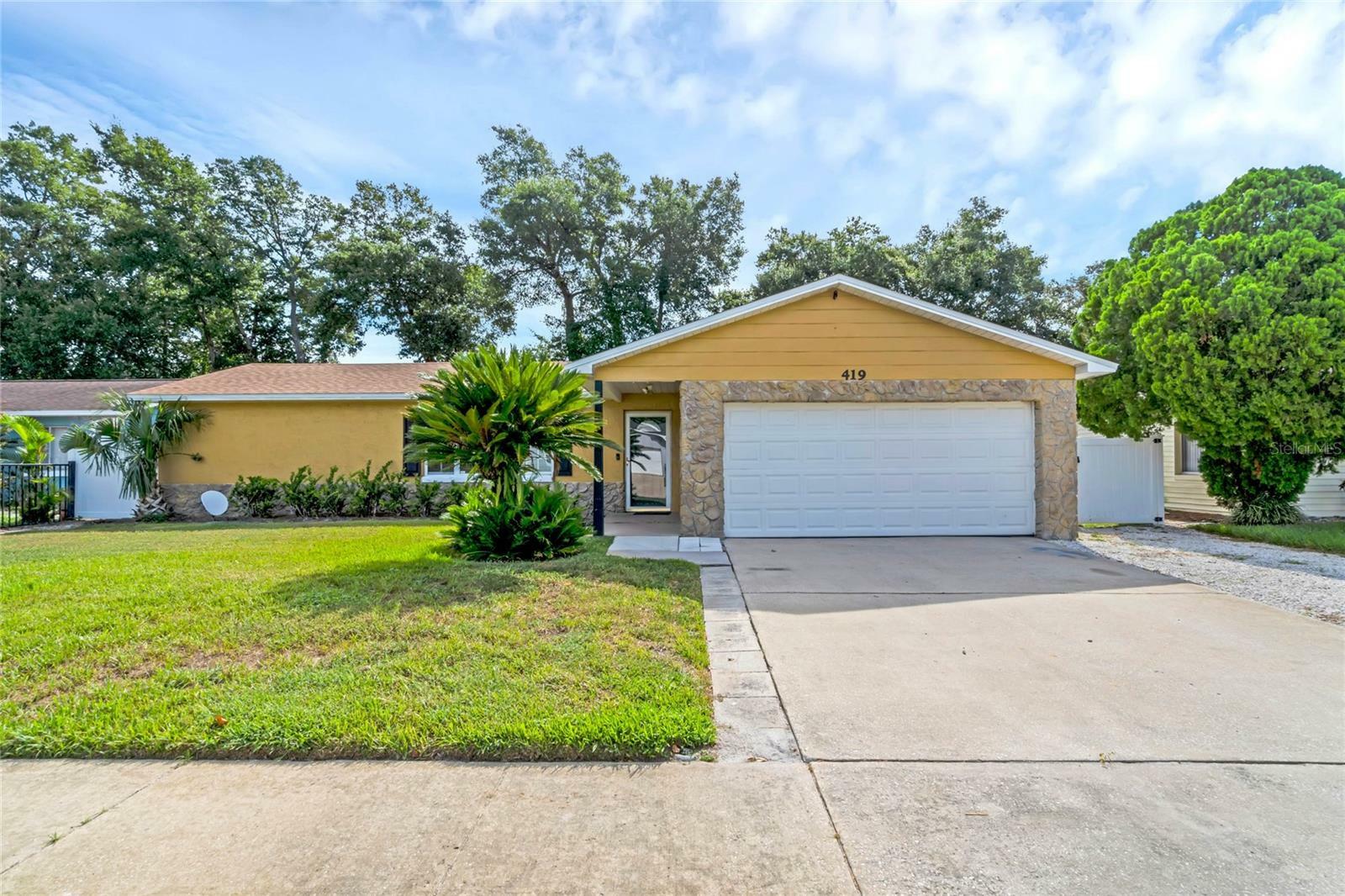 Property Photo:  419 Springview Drive  FL 32773 