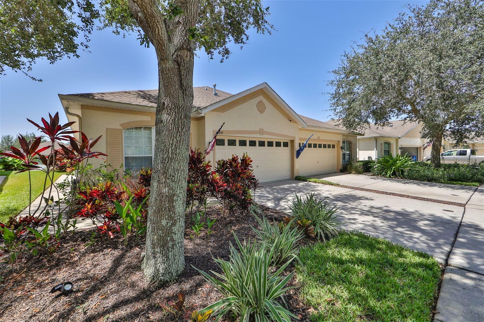 Property Photo:  7437 Surrey Pines Drive  FL 33572 