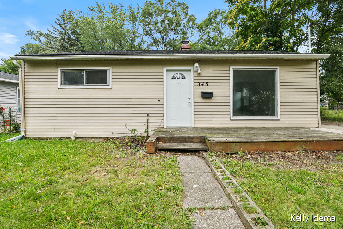 Property Photo:  848 Woolsey Drive SW  MI 49503 