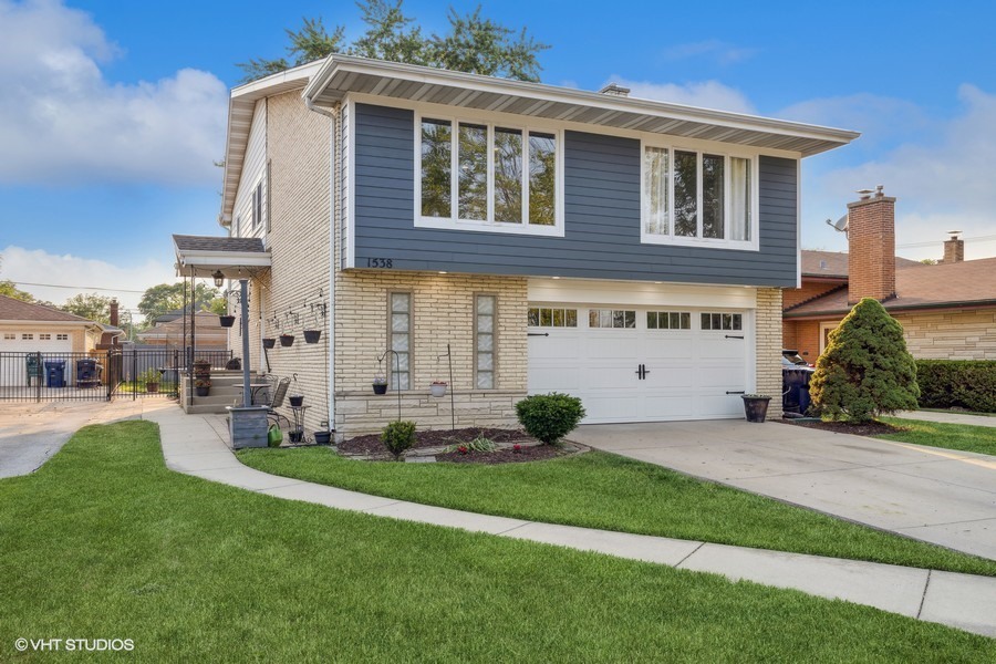 1538 Raymond Avenue  La Grange Park IL 60526 photo