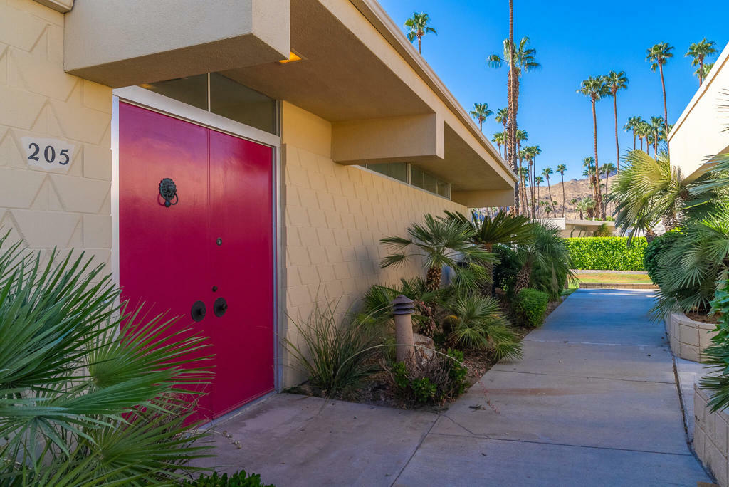 Property Photo: 205 Desert Lakes Drive CA 92264