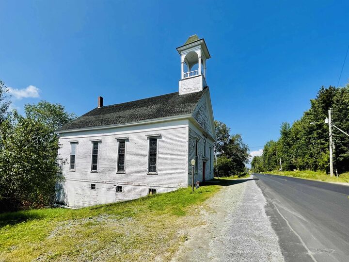 Property Photo:  900 Presidential Highway  NH 03583 