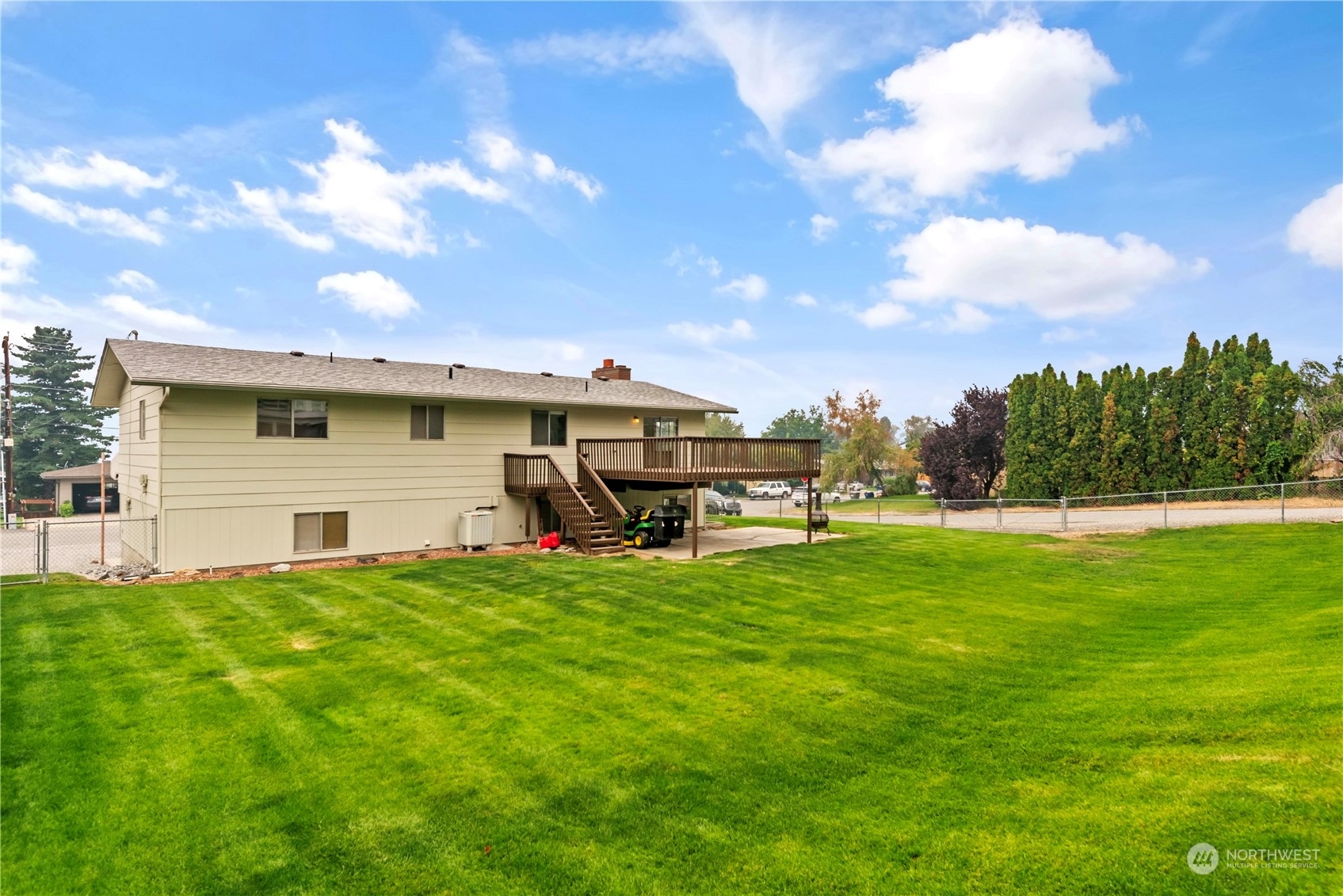 Property Photo:  217 S Iowa Avenue  WA 98802 