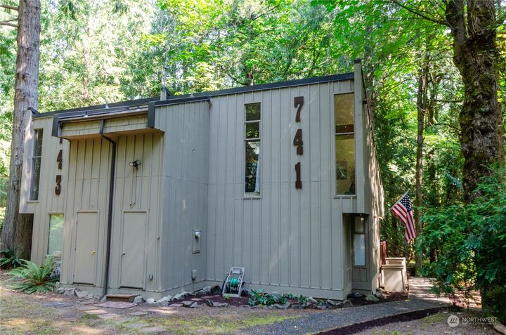 Property Photo:  741 E Promontory Road  WA 98584 