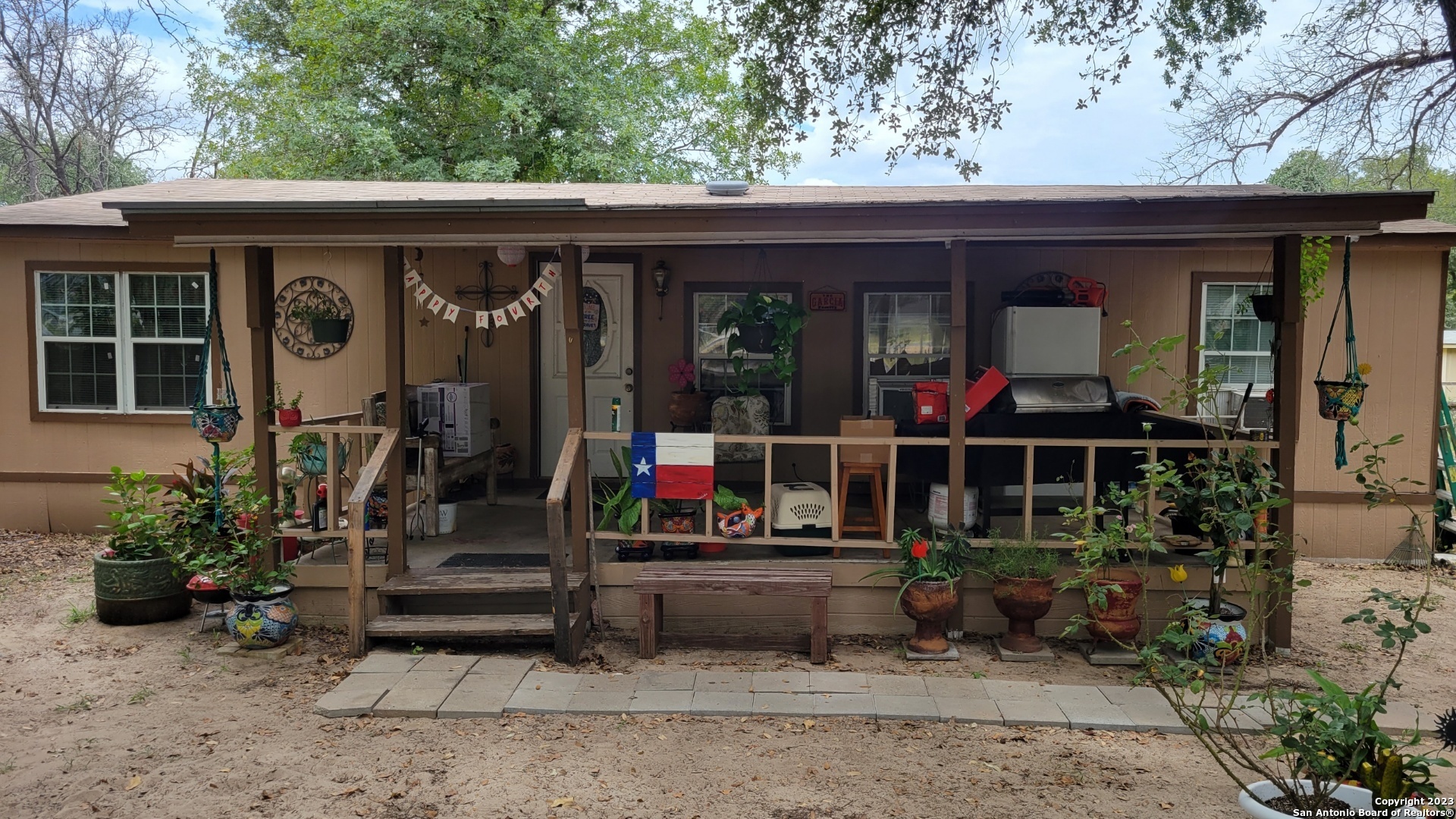 Property Photo: 4007 New Mathis Rd TX 78112