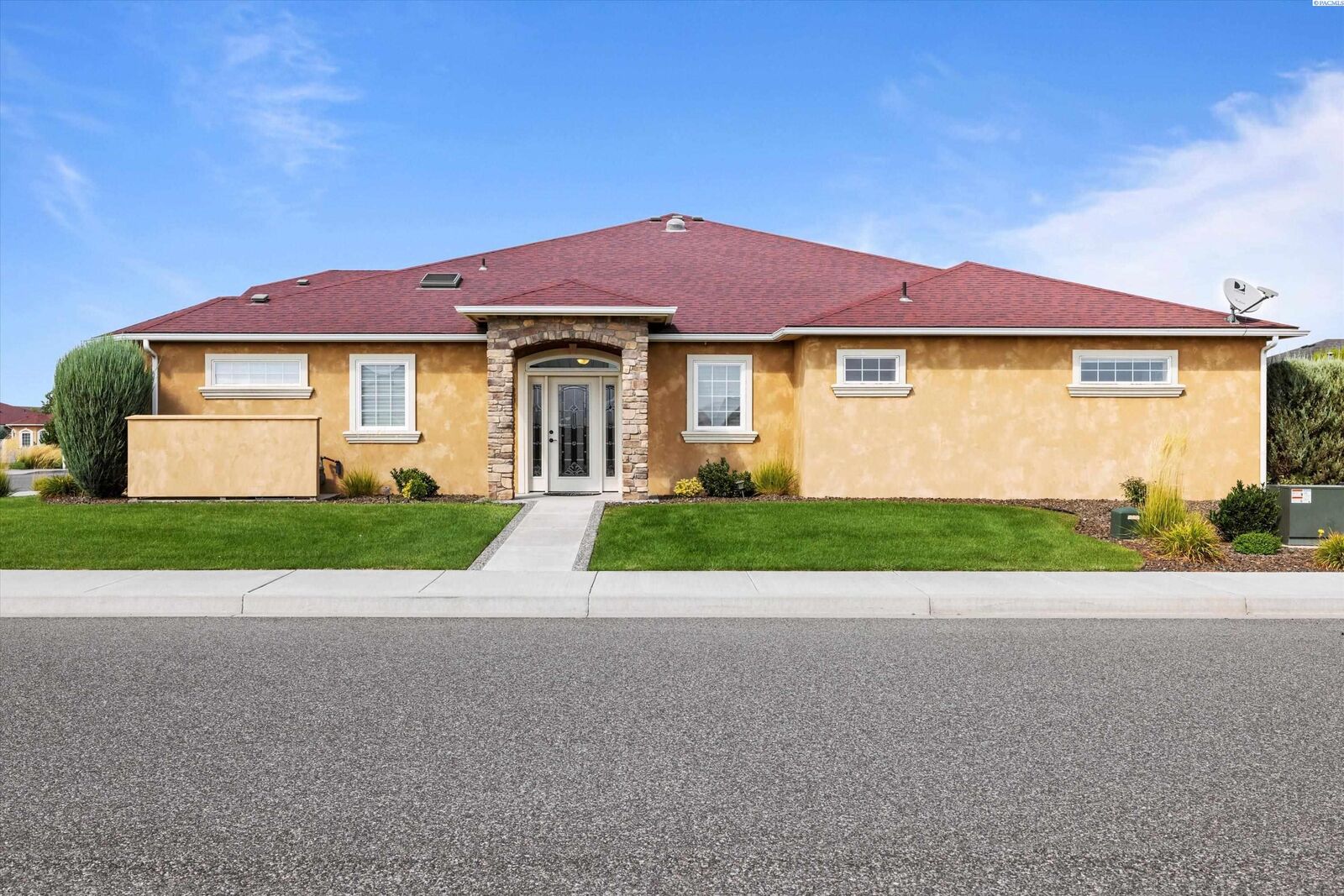 Property Photo: 6013 Vincenzo Dr WA 99301