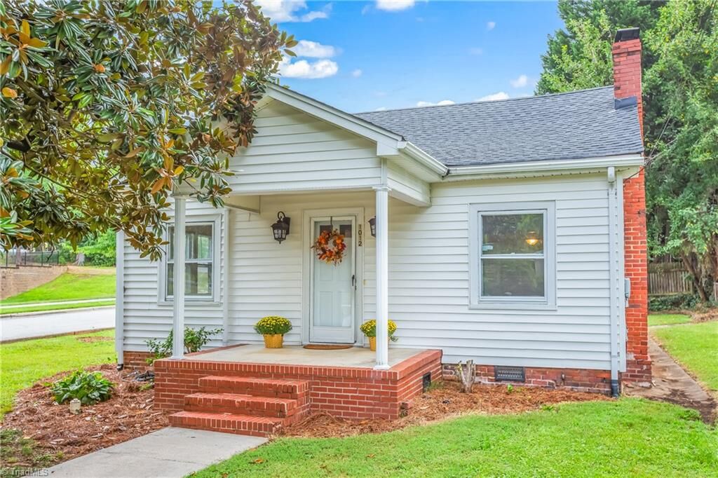 Property Photo:  1012 Holton Place  NC 27262 