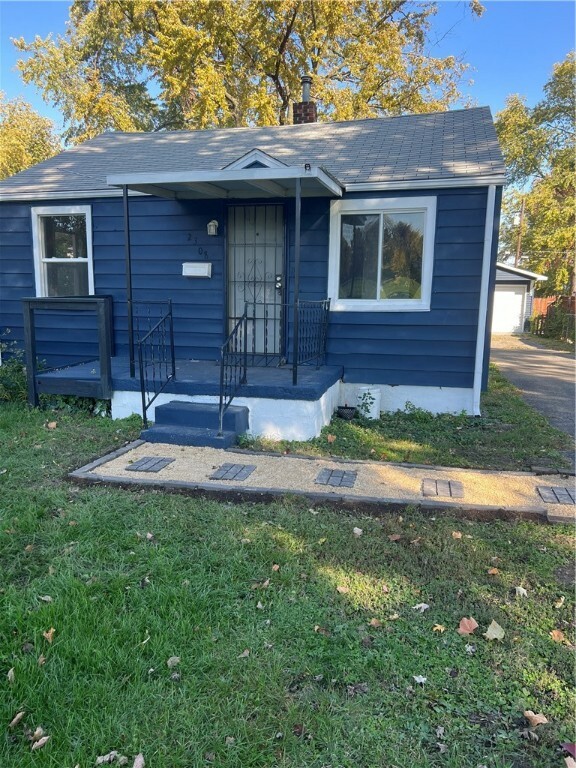 Property Photo:  2308 E Division Street  IL 62526 