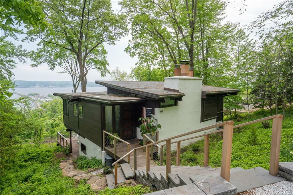 Property Photo:  197 Tweed Boulevard  NY 10960 