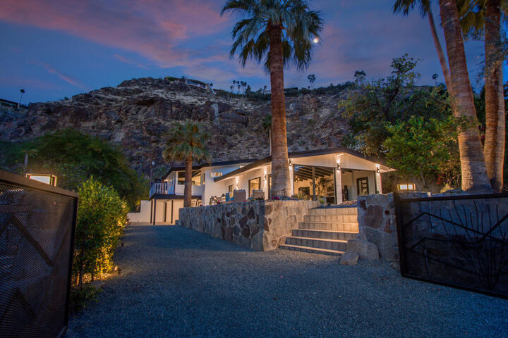 House for sale in Palm Springs 2370 S Araby Drive, Palm Springs, CA 92264