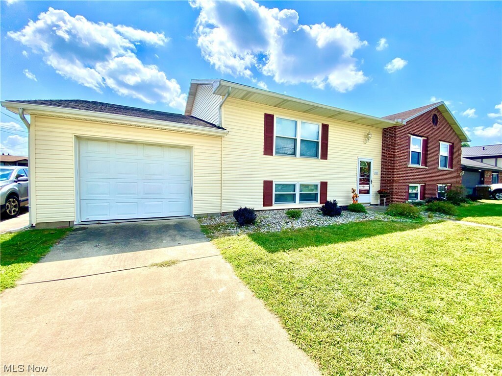 709 Circle Drive  Belpre OH 45714 photo