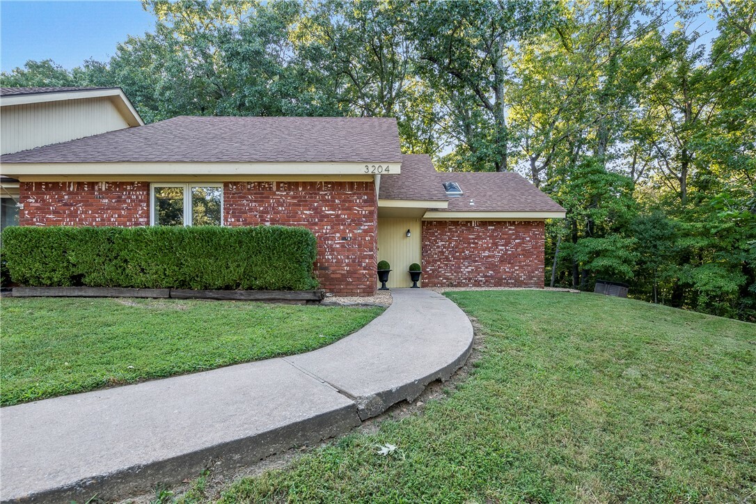 Property Photo: 3204 Cardinal Creek Circle AR 72712