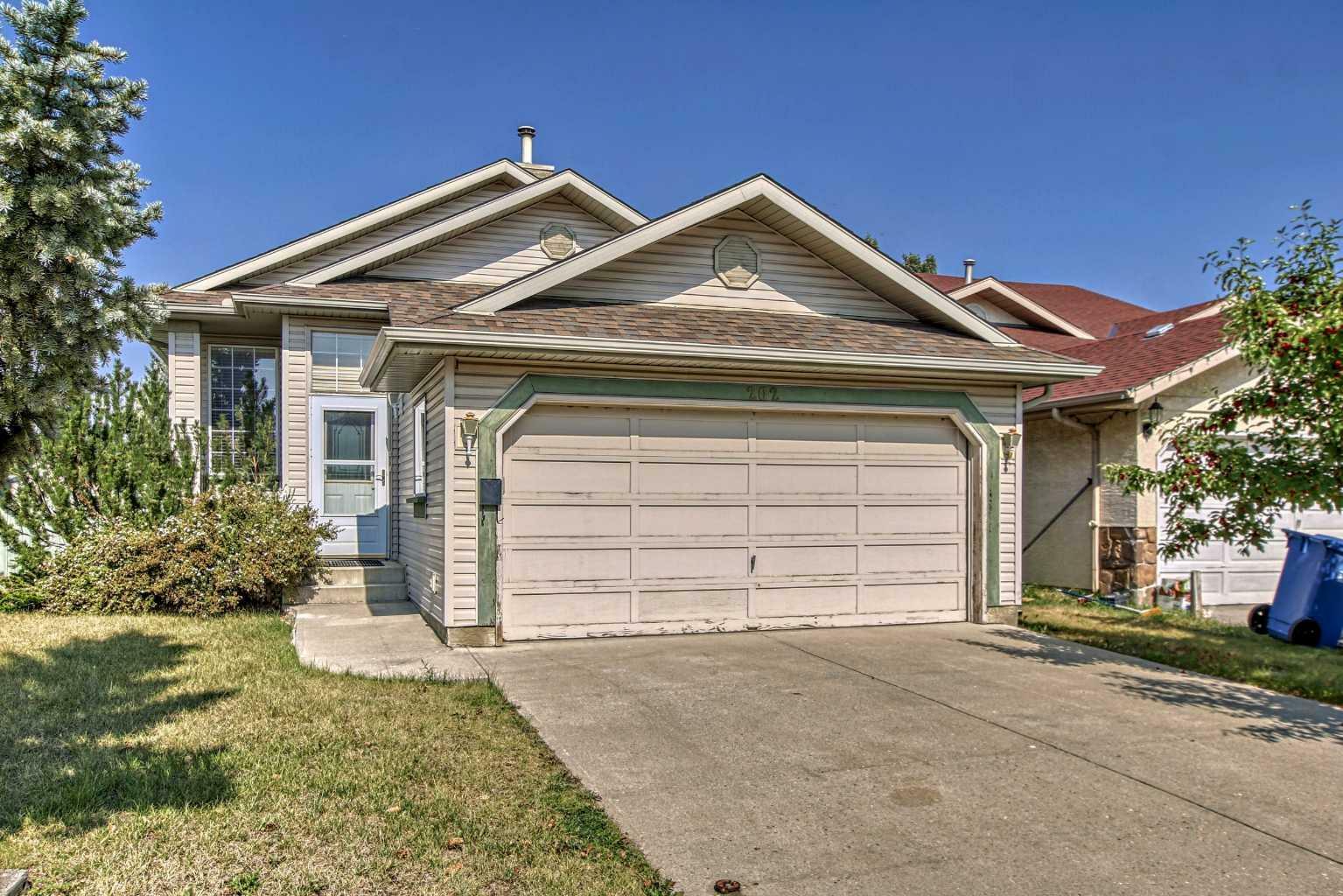 Property Photo: 202 Coral Keys Villas NE AB T3J 3L7