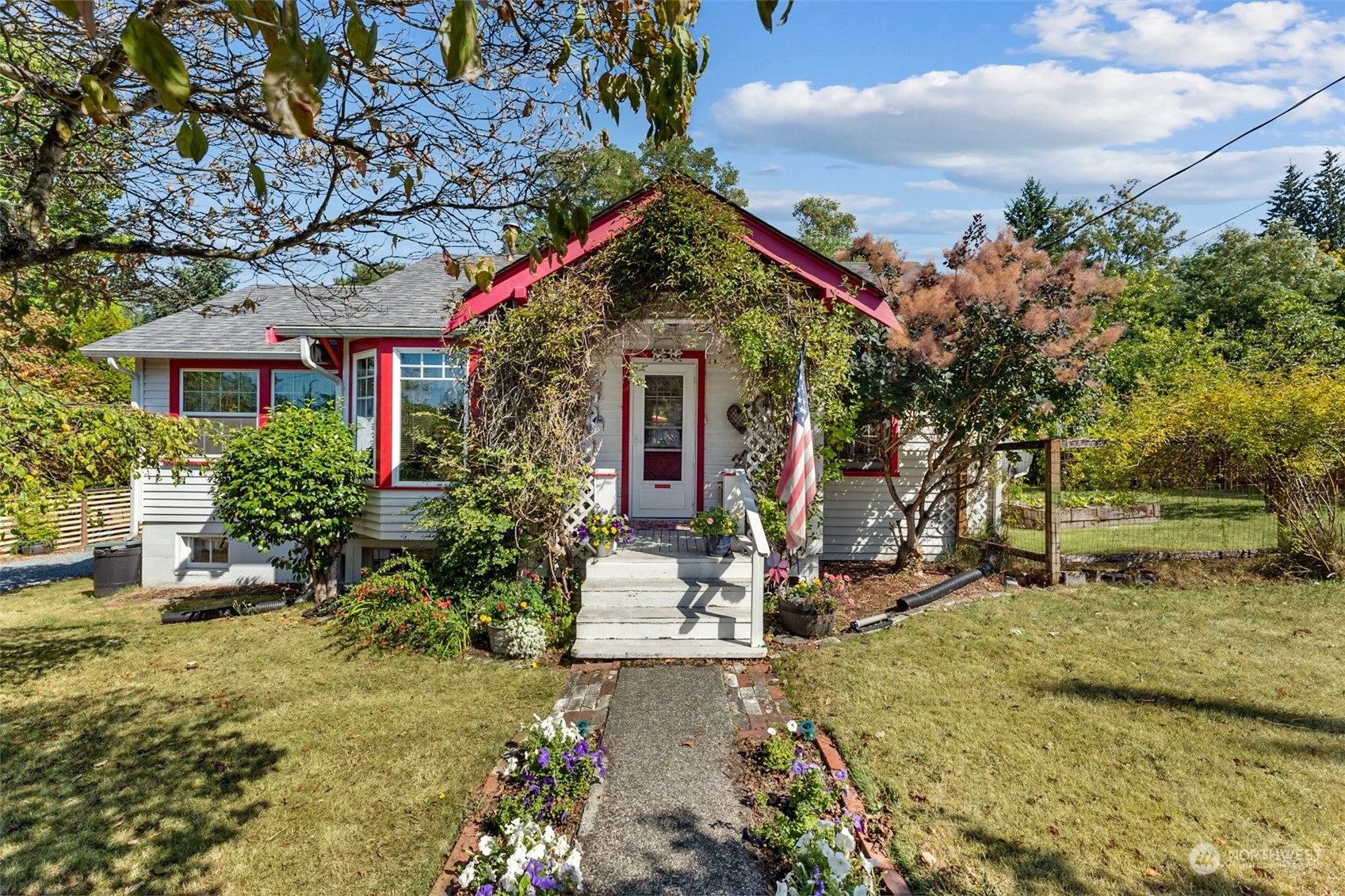 Property Photo: 15842 11th Avenue SW WA 98166