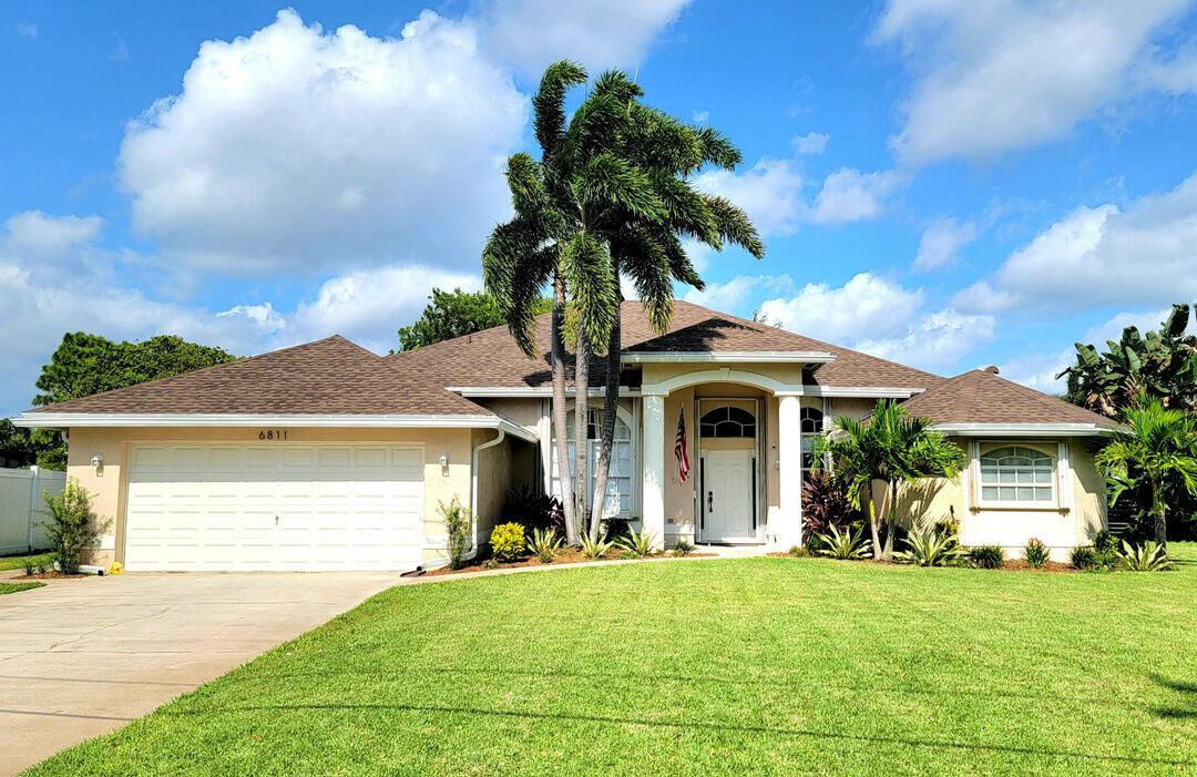 Property Photo:  6811 Bayshore Dr Drive  FL 33462 