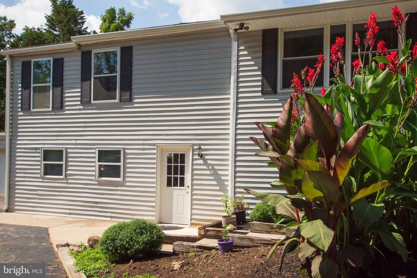 Property Photo:  918 Valley Forge Road 2  PA 19460 