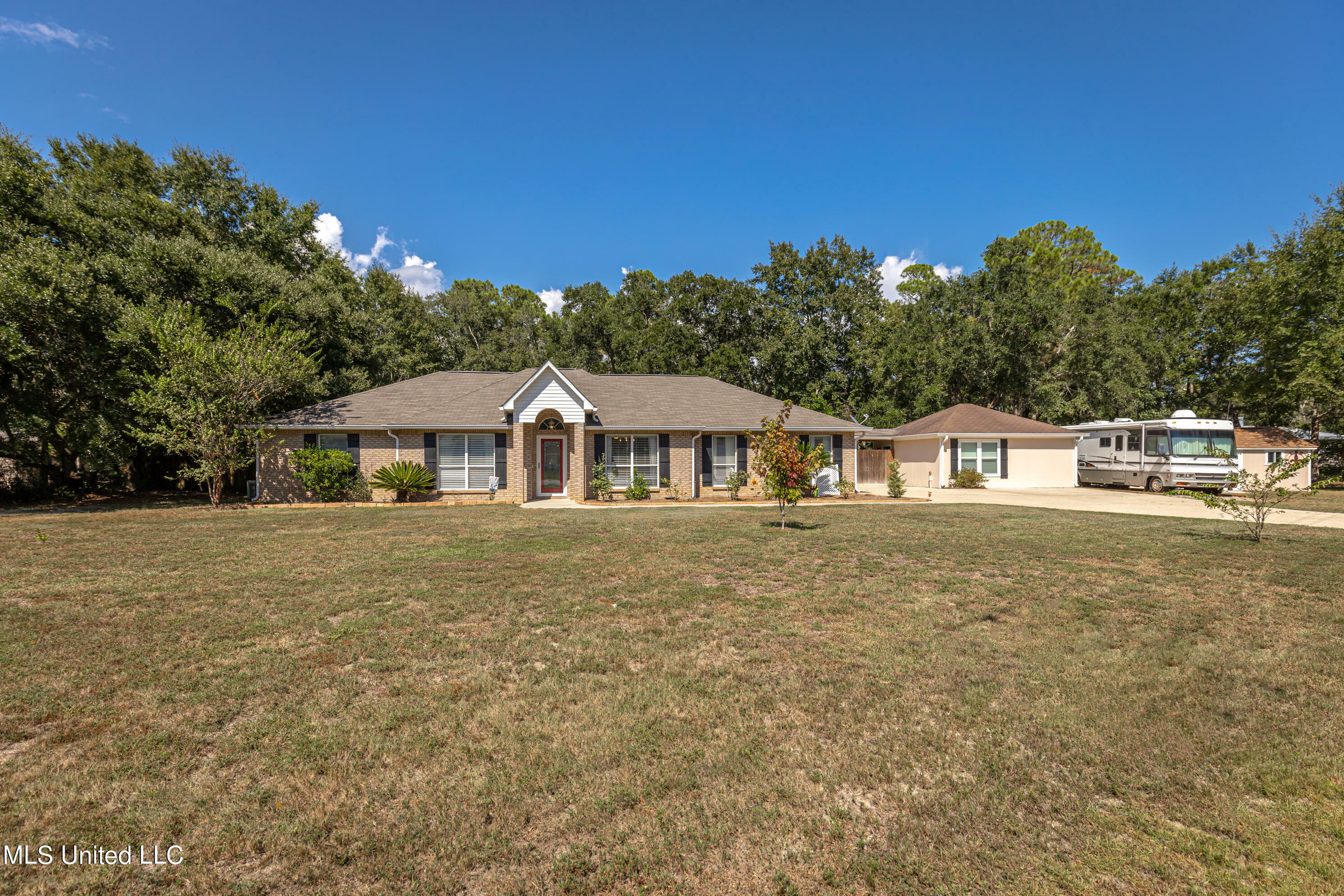 Property Photo:  1004 Sycamore Street  MS 39564 