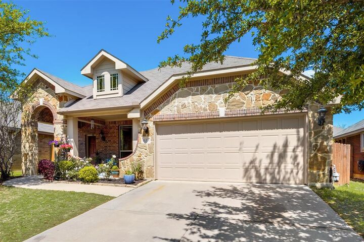 Property Photo:  633 Shotwell Street  TX 76036 