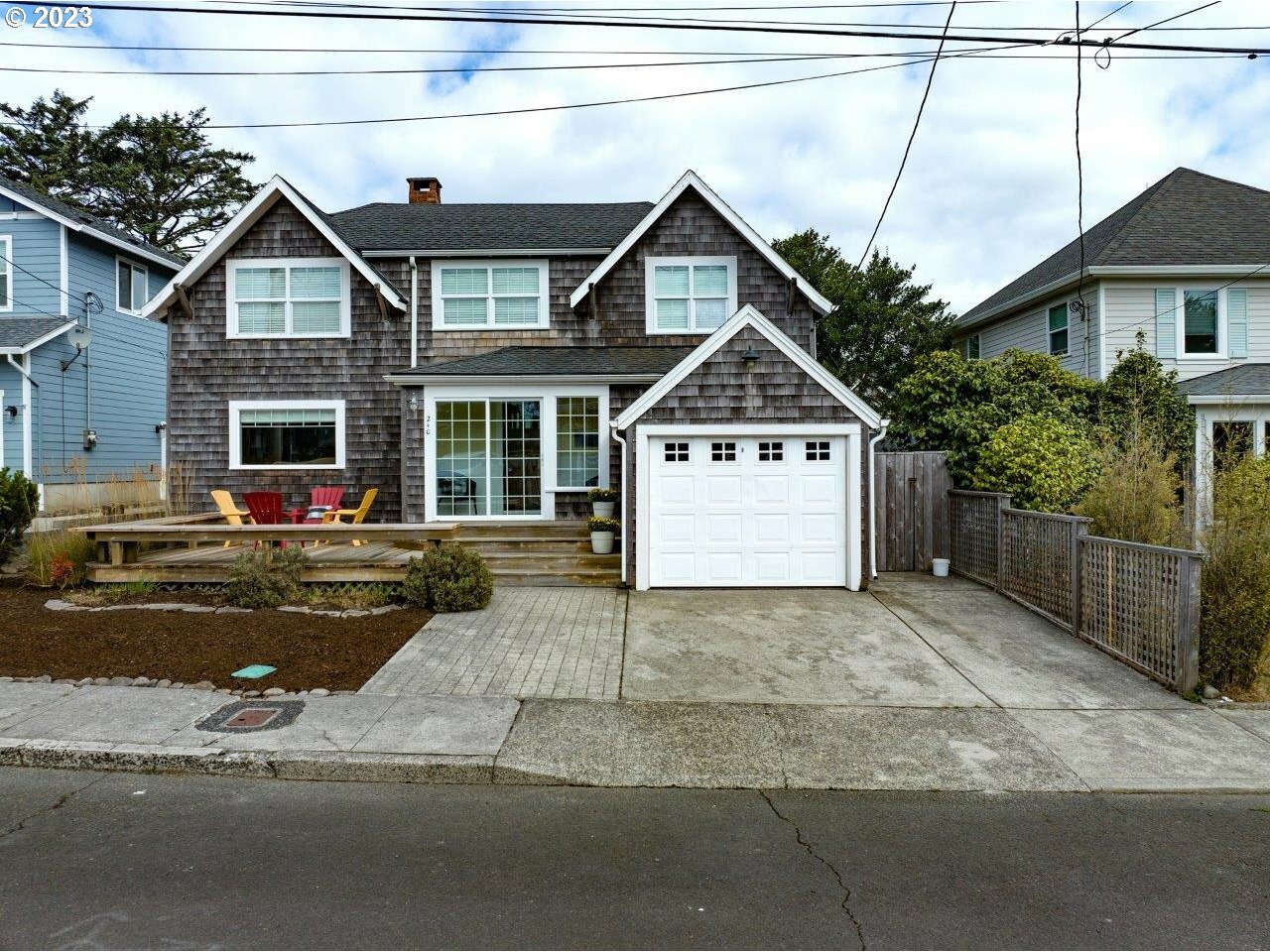Property Photo:  240 10th Ave  OR 97138 