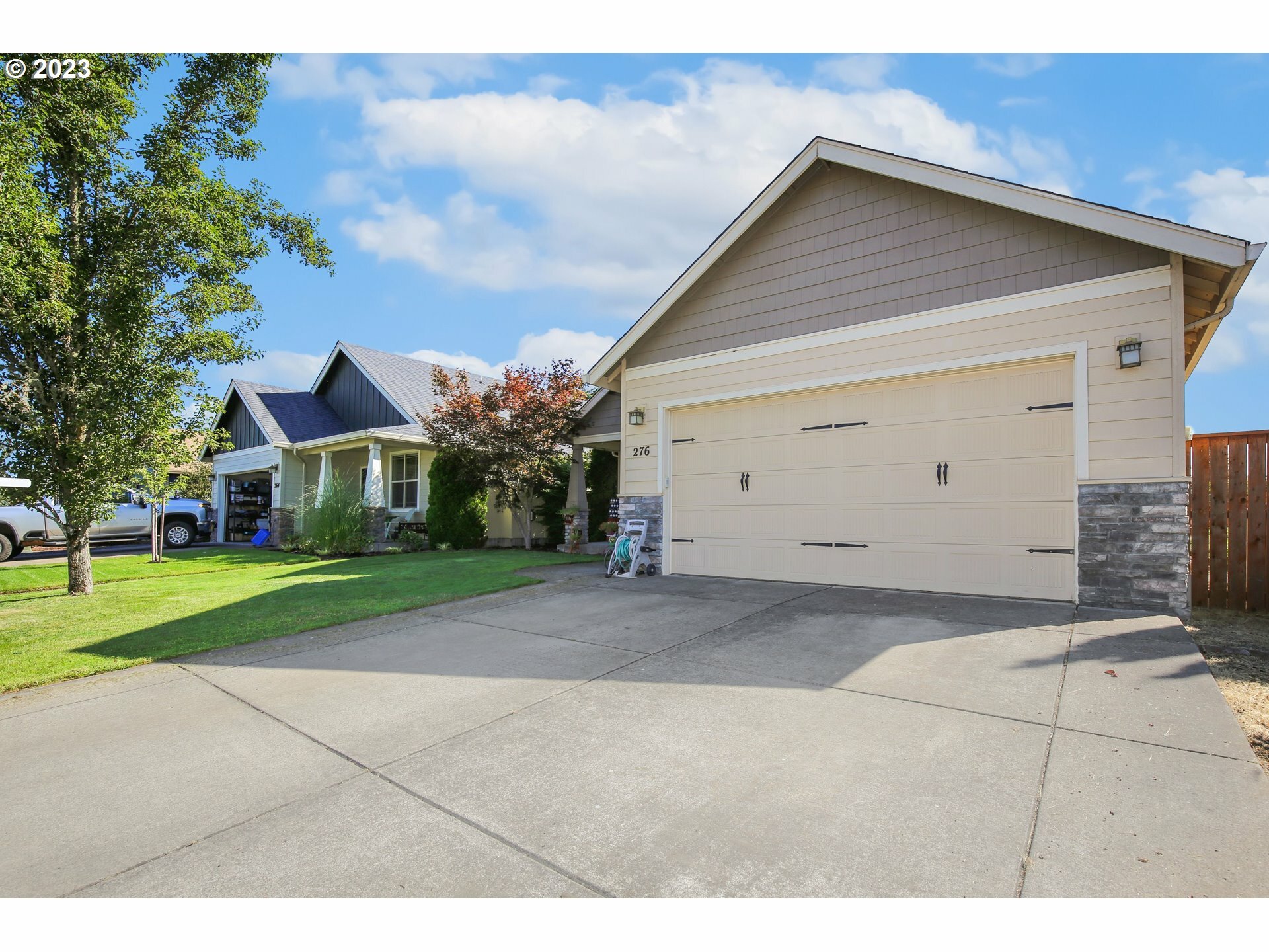 Property Photo: 276 SW Quince St OR 97448