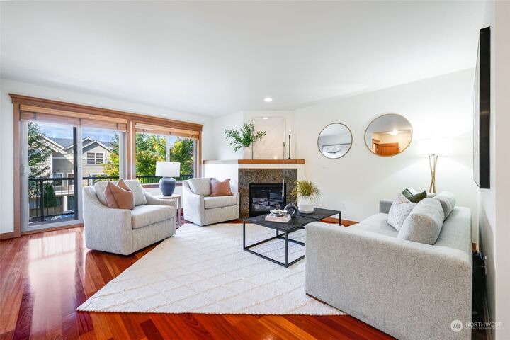 Property Photo: 6532 42nd Avenue SW B WA 98136