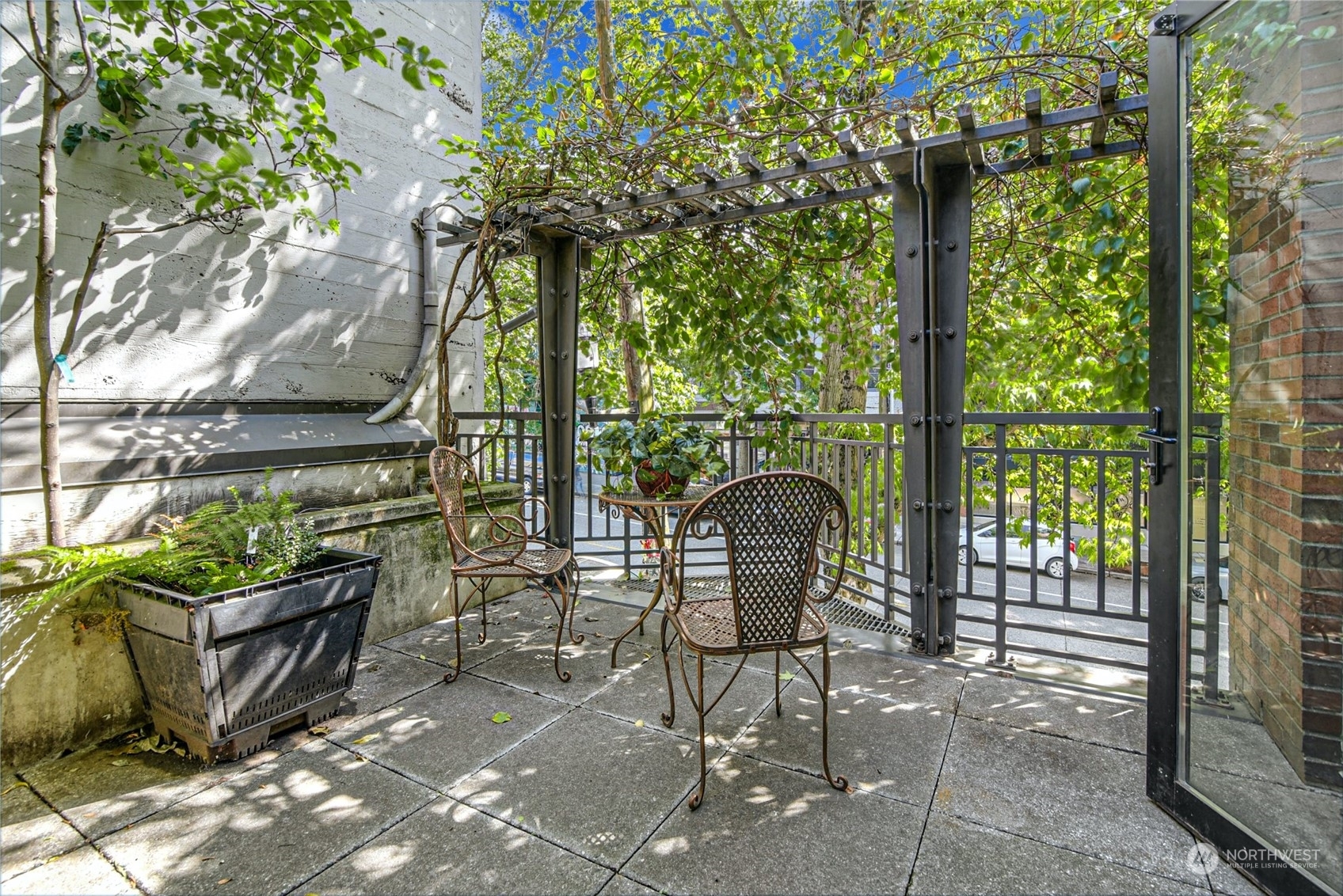 Property Photo: 1610 Belmont Avenue 201 WA 98122