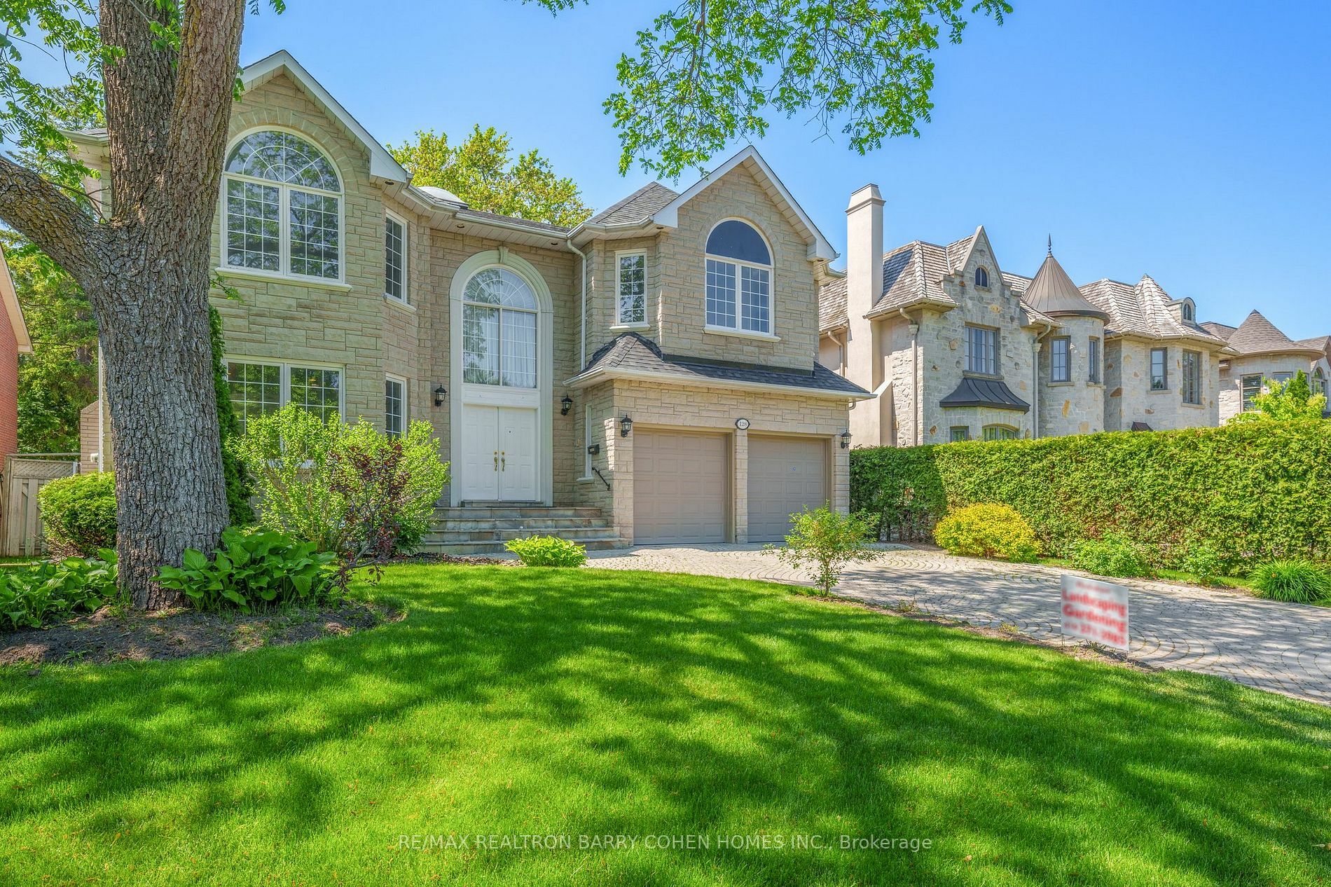 Property Photo: 128 Yorkminster Rd ON M2P1M6